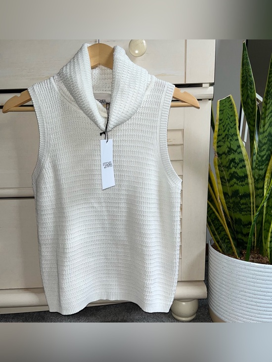 Stitches & Stripes Sweaters - NWT Stitches & Stripes
Sleeveless Cowl Neck Sweater
Vest L